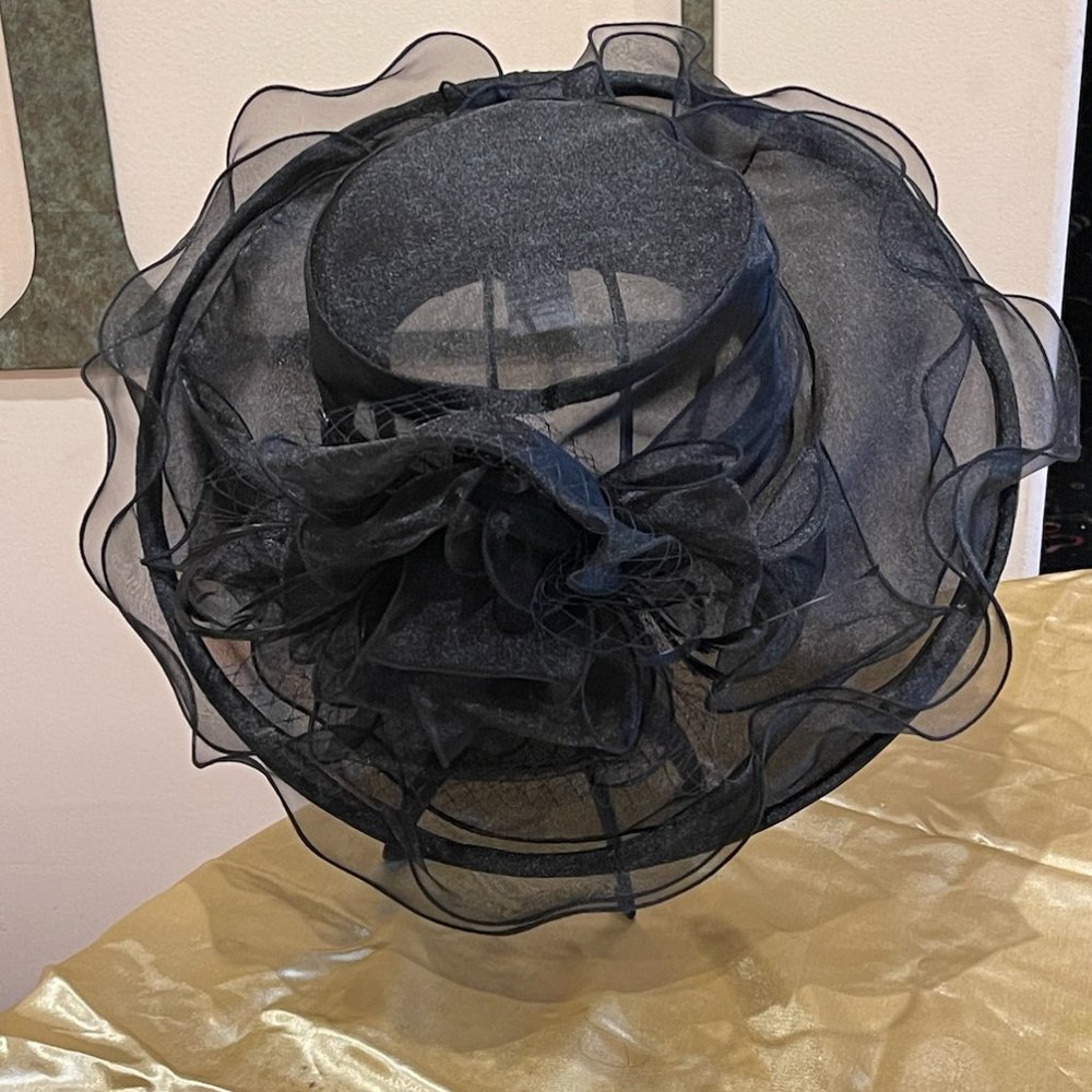 H56- Vintage Forbusite Black Hat with Flair🖤🖤
